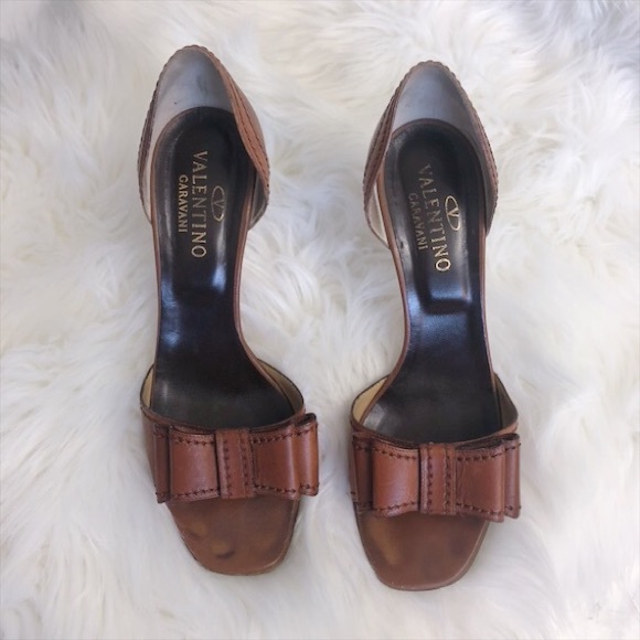 Valentino Leather Bow Heeled Sandals - Picture 2 of 7